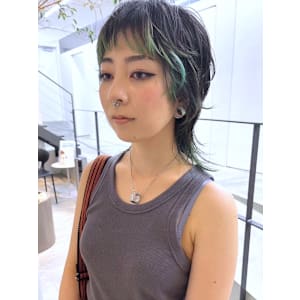 ウルフカット　ポイントカラー　グリーン　フェイスフレーミング