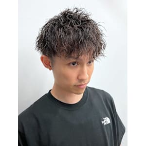 スパイラルパーマ　マッシュ　メンズパーマ　ショートスタイル