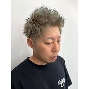 スパイキーショート　アップバング　ハイトーン　束感　フェード