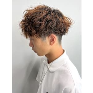 ツイストスパイラルパーマ　フェードカット　メンズショート