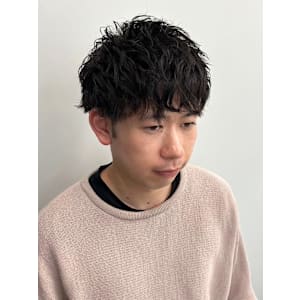 ツイストパーマ　マッシュ　ツーブロック　ビジネス　刈り上げ