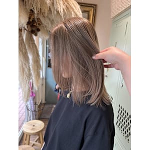 ミルクティーベージュ/ブリーチ/ハイトーン/横浜