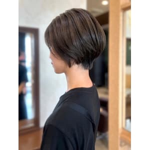 ショートボブ　顔周りカット　大人ショート　艶トリートメント
