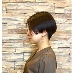 ２０代３０代　大人かっこいい刈り上げハンサムショート
