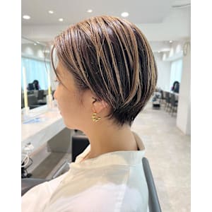 ショートボブ/白髪ぼかしハイライト