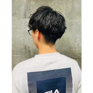 マッシュショート　ナチュラル波巻きパーマ　ツーブロック