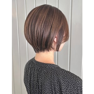 マッシュショート　ショートレイヤー　ハイライトカラー