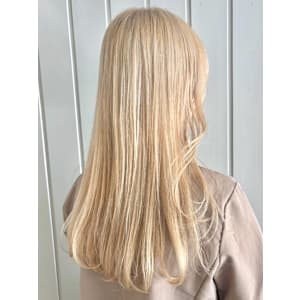 ホワイトブロンド　ブリーチカラー　ロングレイヤー　