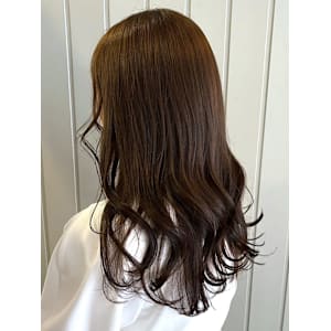 マロンベージュ　艶髪ロング　レイヤースタイル　ナチュラル