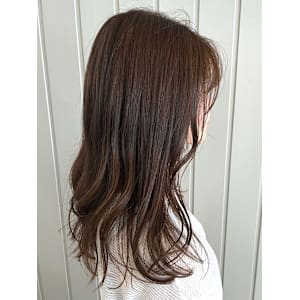 チョコレートブラウン　グレージュ　顔周りレイヤー　巻き髪