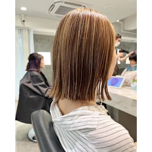 スリークボブ/切りっぱなしボブ/白髪ぼかしハイライト