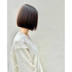 世代問わず！洗礼されたカットラインのストレートボブ