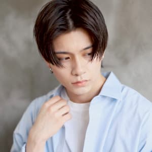 センターパートショートヘア