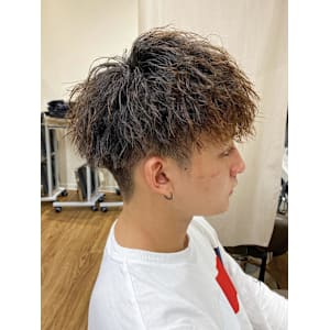 横浜メンズパーマツイストパーマツイストスパイラルマッシュ眉毛