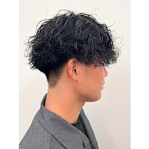 刈り上げ　マッシュ　無造作スパイラル