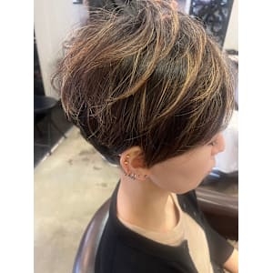 【ショートカット】丸みショート×ハイライト40代50代