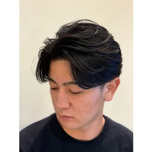 センターパートマッシュ