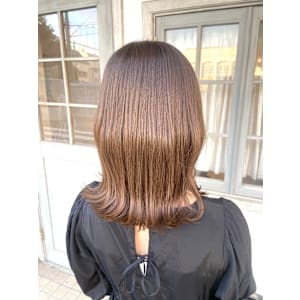 ナチュラルな外ハネミディアム