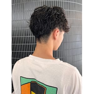 刈り上げ マッシュ ゆるめスパイラル 