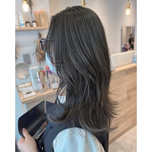 大串◎ミディアムグレージュ