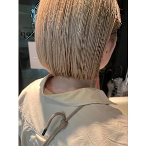 ハイトーン×ぱっつんボブ