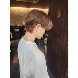 センターパート×ショートウルフ