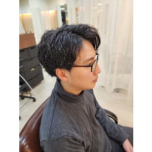 センターパート×ツイストスパイラルパーマ