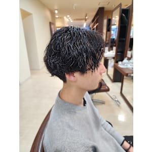 センターパート×ツイストスパイラルパーマ