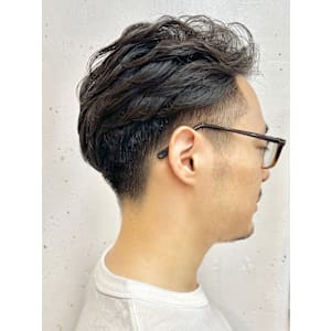 ３０代４０代大人メンズツーブロックかき上げパーマヘア