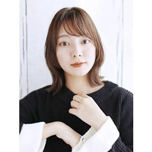 くびれカールのハッシュカットスタイル