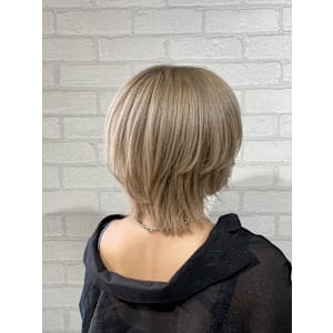 Vis ill 秋葉原店×ミディアム