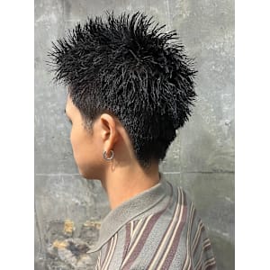 スパイキーショート　束感　アップバング