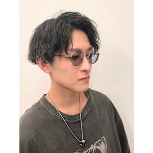 刈り上げマッシュ　緩めツイストスパイラル