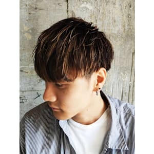 ハイライト　束感　マッシュショート　メンズ　短髪　爽やか