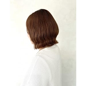 オレンジベージュ・くびれミディアム・ボブウルフ