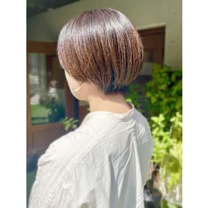 ショートボブ　30代40代　顔周りカット　ブラウンアッシュ
