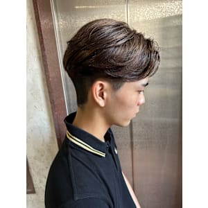 センターパートスタイル