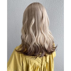 タヌキカラー_ホワイトベージュ_毛先ブラウン_オンブレ