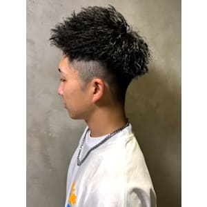 ツイストパーマ  アップバング 刈り上げツーブロック