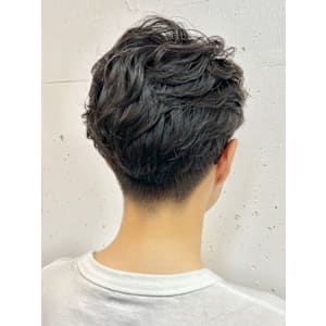 ３０代４０代大人メンズツーブロックかき上げパーマヘア