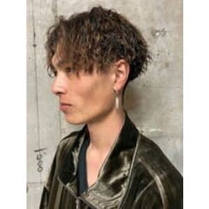 外国人風ツイストスパイラルマッシュパーマ　ツーブロック