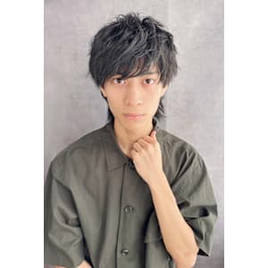 20代30代40代　韓国風黒髪メンズウルフ