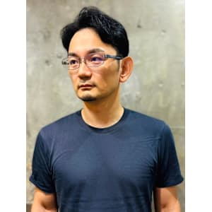 ビジネスヘア アップバング ツーブロック 黒髪 メンズカット