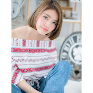 インナーカラー前下がり小顔切りっぱなしボブ　カーキベージュ