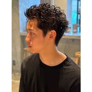 20代30代　アップバング　束感　ツイストスパイラル　黒髪