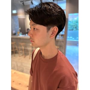 ツーブロック　ビジネスヘア　メンズカット　20代30代　黒髪