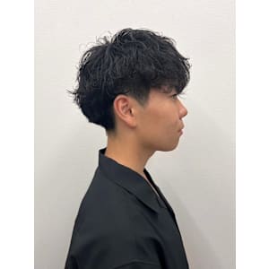 緩め波巻きパーマ 刈り上げ マッシュ