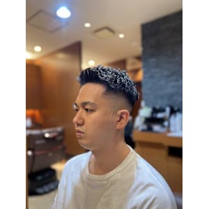 銀座理容室　フェードカット　スキンフェード