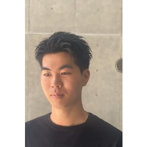 刈り上げスパイキーショート