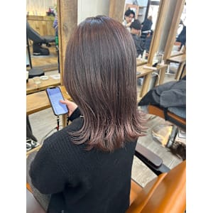 外ハネヘアレイヤーセミディシアーカラーダークアッシュ横浜